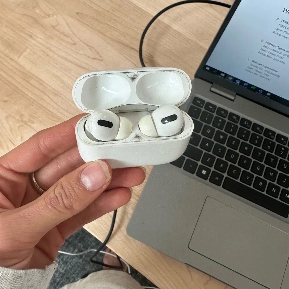 Apple AirPod pro 1st generation headphones